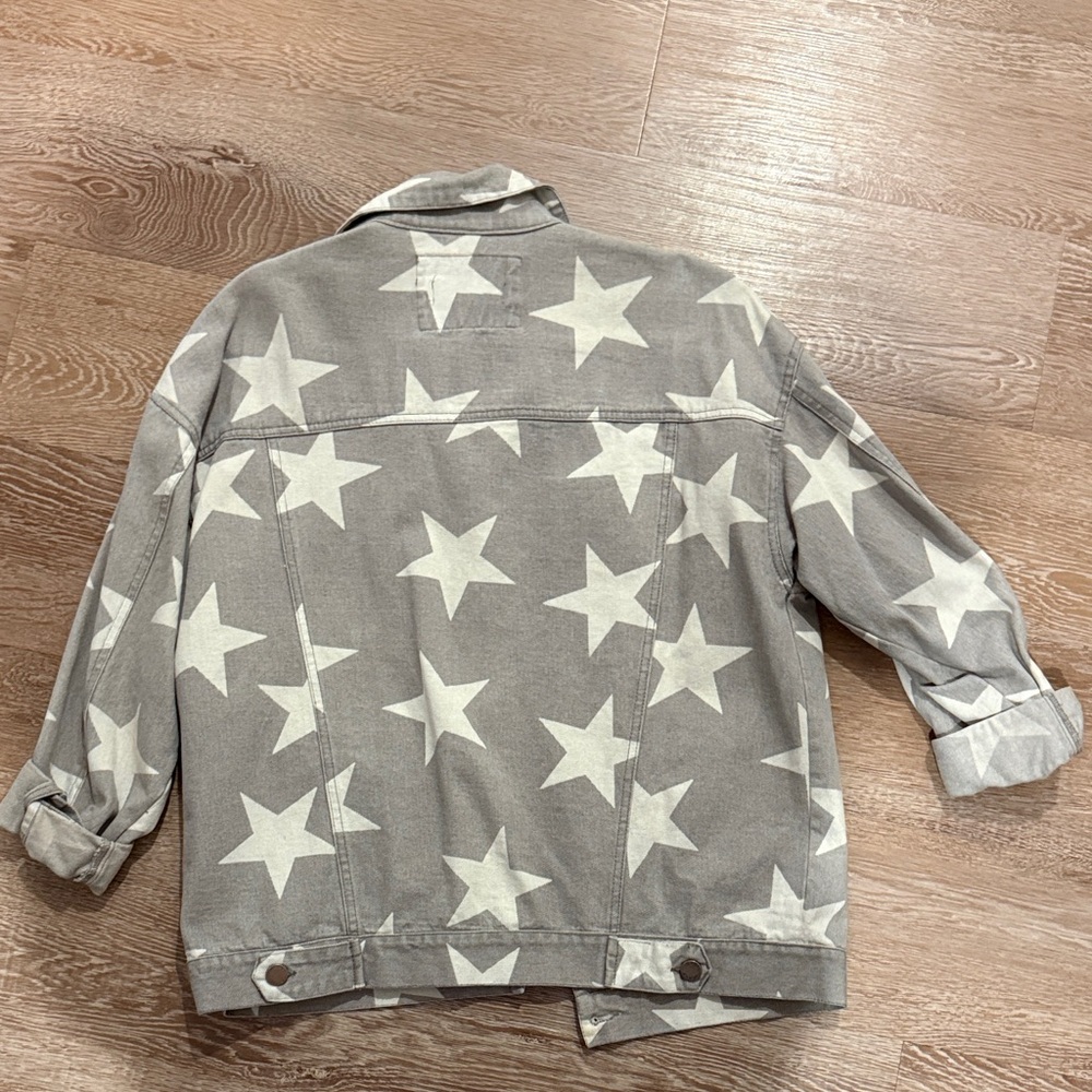 Gray Star-Patterned Jean Jacket - image 4